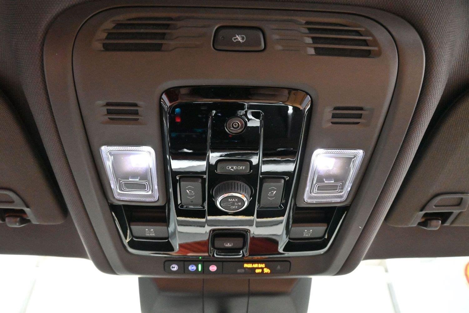 Certified 2025 Cadillac Escalade Premium Luxury AWD/4WD image 30