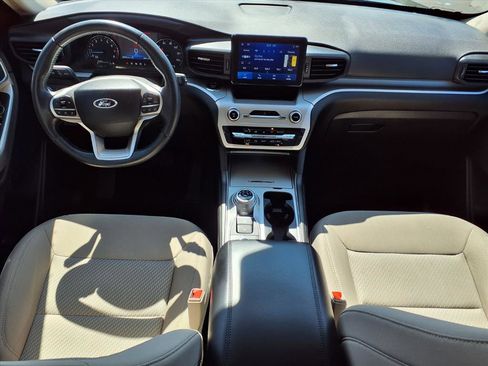 Used 2022 Ford Explorer XLT image 9