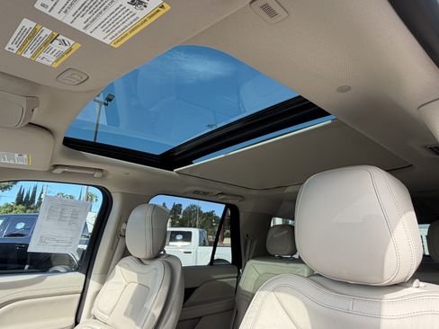 Used 2019 Lincoln Navigator Select w/ Technology Package RWD image 13