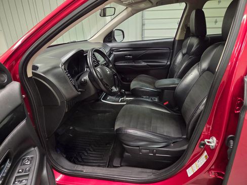 Used 2019 Mitsubishi Outlander SE image 14