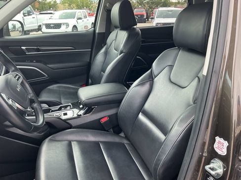 Used 2025 Kia Telluride S AWD/4WD image 24