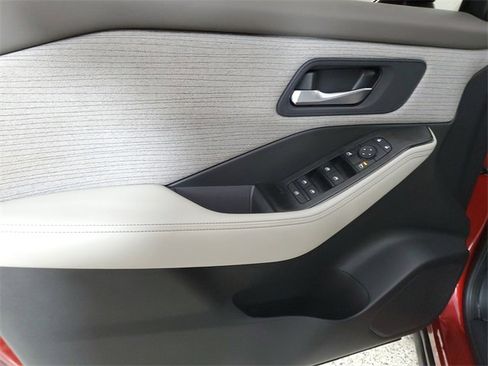 Used 2022 Nissan Rogue SV image 20