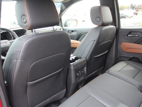 Used 2025 GMC Canyon AT4 w/ Technology Plus Package AWD/4WD image 21