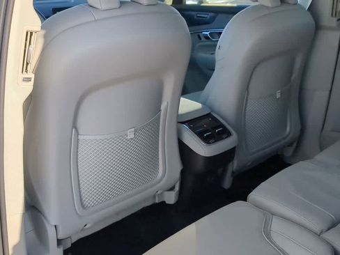 New 2026 Volvo XC90 B6 Ultra w/ Protection Package Premier AWD/4WD image 17