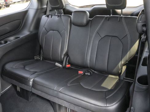 New 2026 Chrysler Pacifica Select image 6