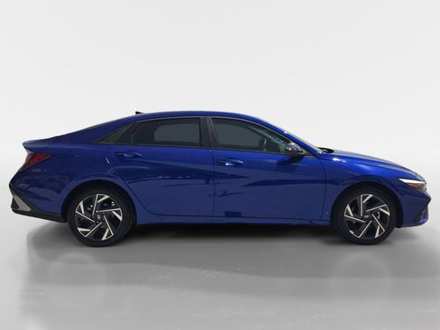 Certified 2025 Hyundai Elantra Sport image 2