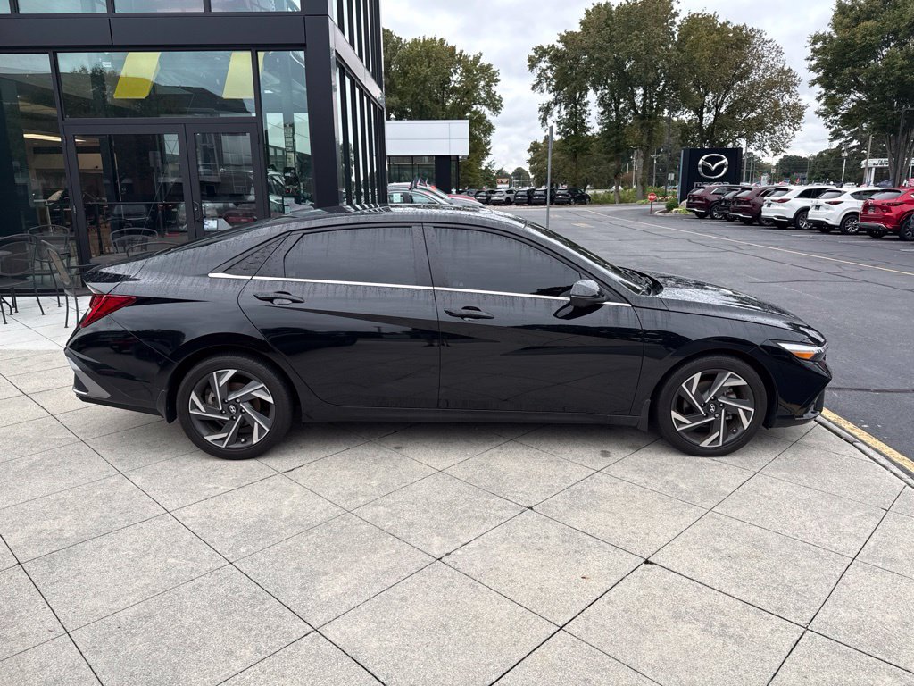 Used 2024 Hyundai Elantra Limited FWD image 5