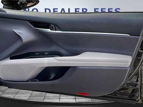 Used 2020 Toyota Camry LE image 27