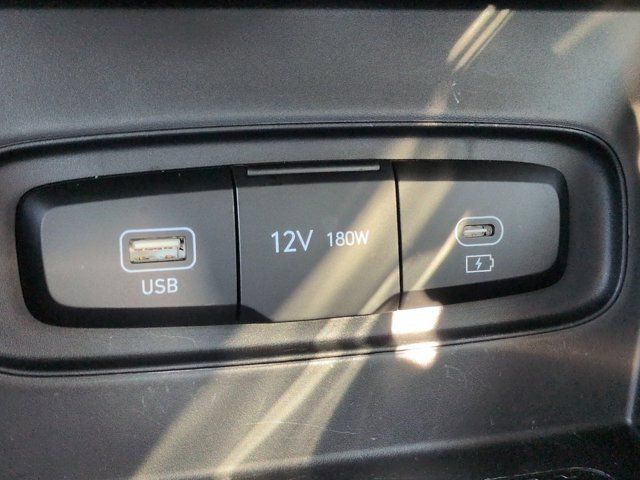 Used 2025 Hyundai Venue SEL FWD image 21