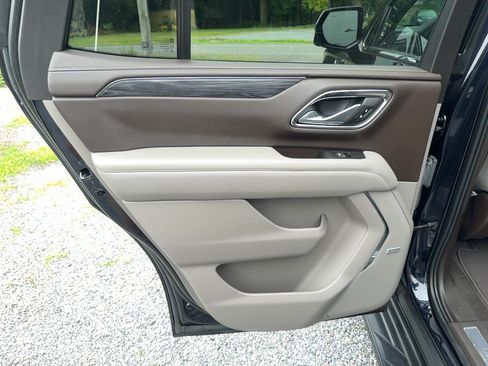 Used 2022 GMC Yukon SLT w/ SLT Luxury Package AWD/4WD image 16