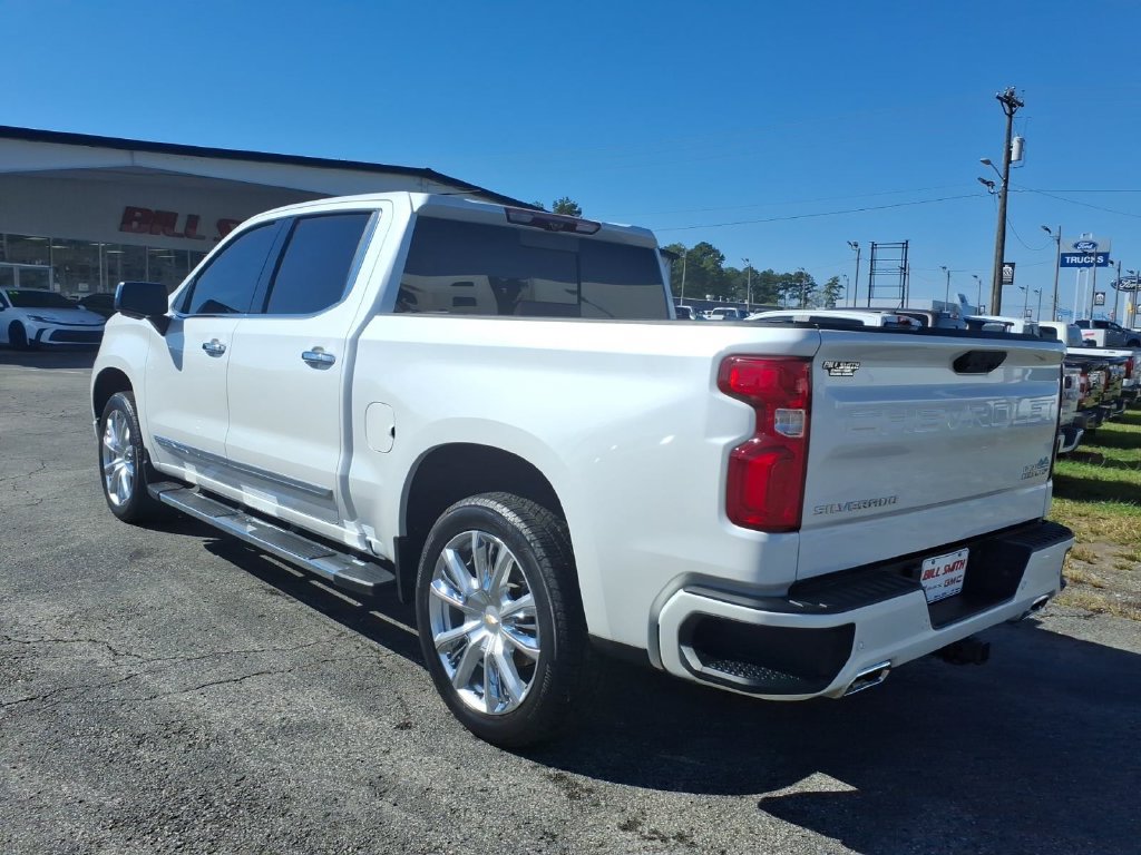 Used 2023 Chevrolet Silverado 1500 High Country w/ High Country Premium Package AWD/4WD image 5