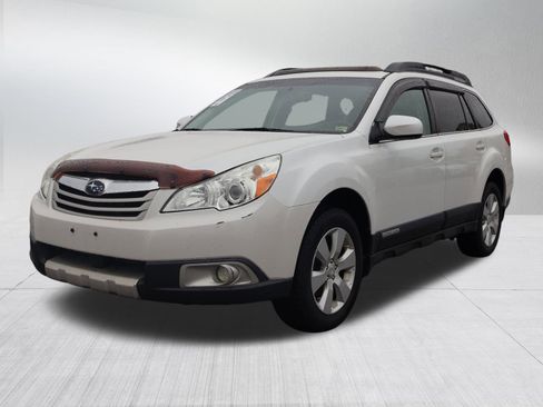 Used 2011 Subaru Outback 2.5i Limited w/ PWR Moonroof Pkg AWD/4WD image 3