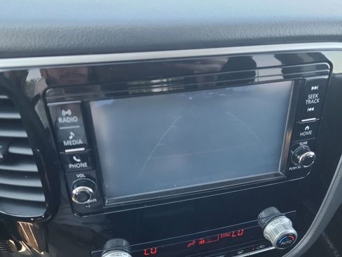 Used 2020 Mitsubishi Outlander ES AWD/4WD image 27