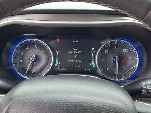 Used 2023 Chrysler Pacifica Touring-L FWD image 26