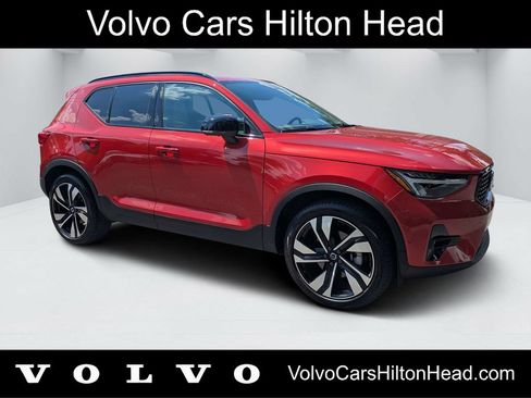 Used 2025 Volvo XC40 B5 Plus AWD/4WD image 1