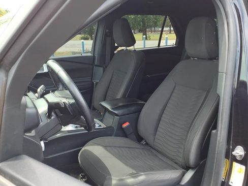 Used 2020 Ford Explorer XLT w/ Comfort Package AWD/4WD image 2