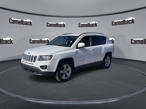 Used 2017 Jeep Compass Latitude image 3