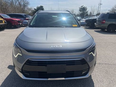 Certified 2023 Kia Niro EX Touring image 3