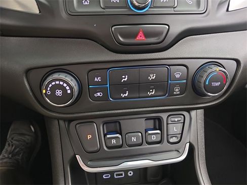 Used 2018 GMC Terrain SLE image 15