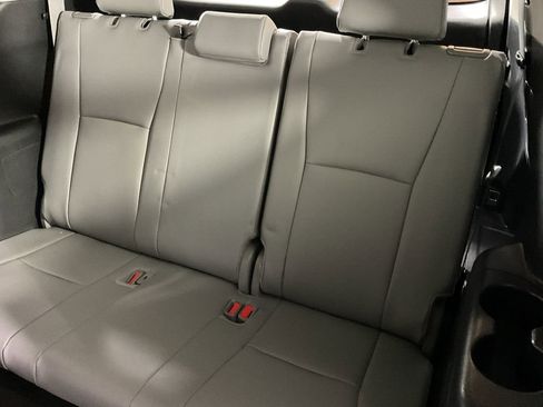 Used 2024 Toyota Highlander XLE image 21