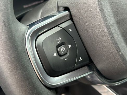 Used 2023 Volvo XC40 Recharge Plus image 21