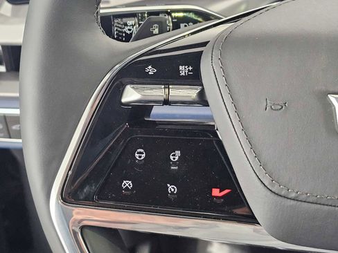 New 2026 Cadillac Vistiq Premium Luxury w/ LPO, Floor Liner Package image 25