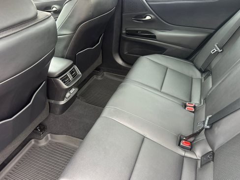 Used 2023 Lexus ES 300h w/ Premium Package image 12