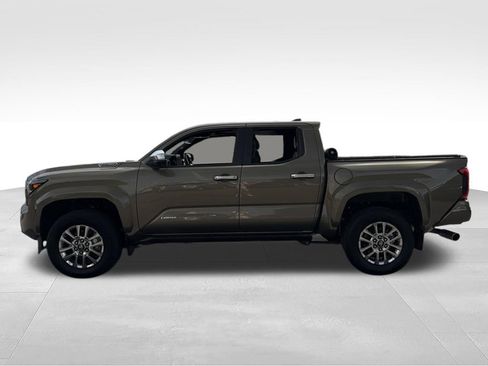 Used 2024 Toyota Tacoma Limited AWD/4WD image 5