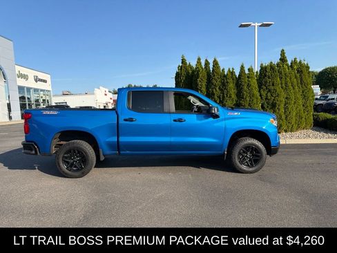 Used 2024 Chevrolet Silverado 1500 LT Trail Boss w/ LT Trail Boss Premium Package AWD/4WD image 2
