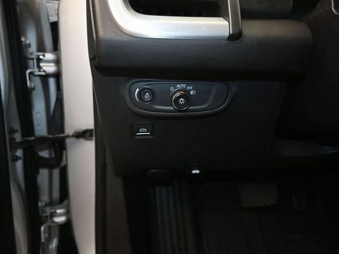 Used 2022 GMC Terrain SLE w/ Driver Convenience Package FWD image 12