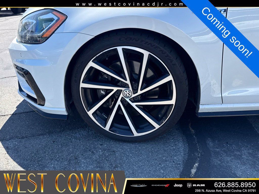 Used 2018 Volkswagen Golf R 4-Door AWD/4WD image 4
