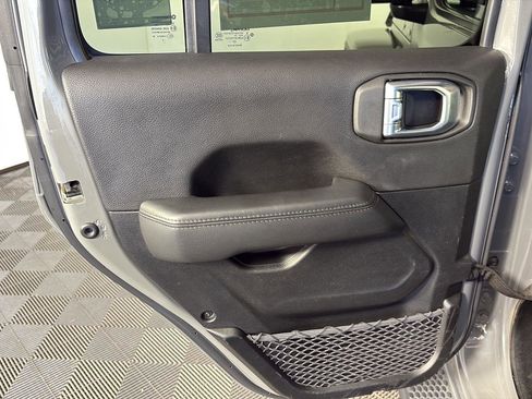 Used 2023 Jeep Wrangler Unlimited Sahara image 23