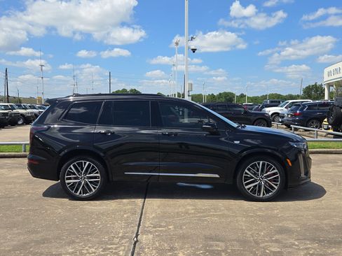 Used 2023 Cadillac XT6 Sport w/ Platinum Package AWD/4WD image 2