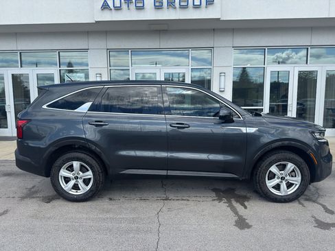 Used 2023 Kia Sorento LX AWD/4WD image 2