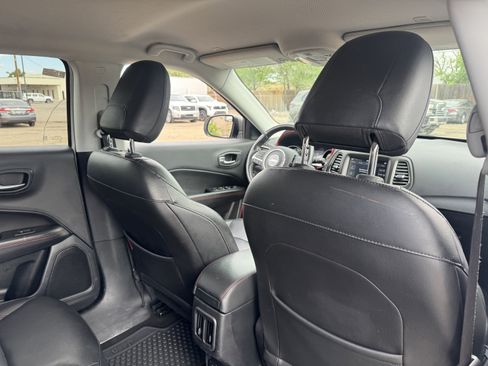 Used 2018 Jeep Compass Trailhawk w/ Leather Interior Group AWD/4WD image 25