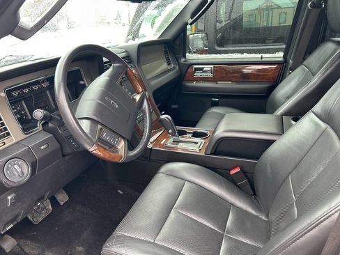 Used 2014 Lincoln Navigator 4WD image 3