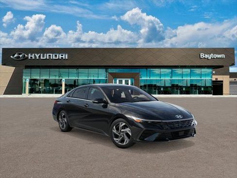 New 2026 Hyundai Elantra Limited FWD image 2
