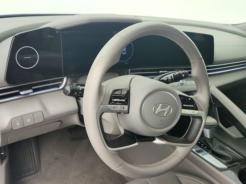 Used 2025 Hyundai Elantra SEL FWD image 13