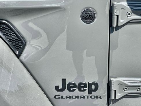 Used 2022 Jeep Gladiator Overland image 30