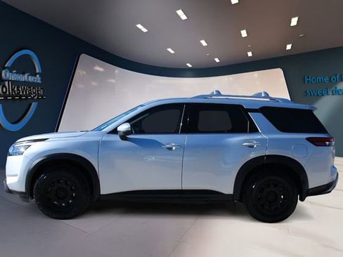 Used 2023 Nissan Pathfinder SL w/ Black Appearance Package image 7