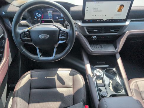 Used 2025 Ford Explorer Platinum w/ Ultimate Package RWD image 31
