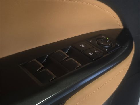 Certified 2025 Lexus NX 250 FWD w/ Accessory Package (Z1) image 17