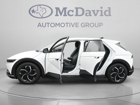 Used 2024 Hyundai Ioniq 5 SEL RWD image 41