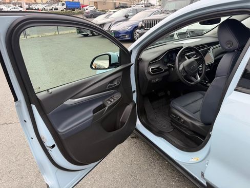 Used 2023 Chevrolet Bolt EUV LT w/ Convenience Package FWD image 9