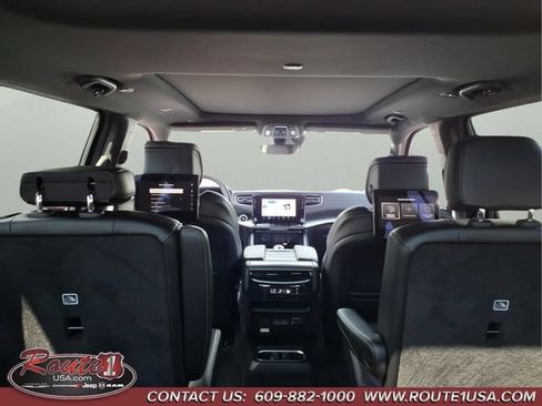 Certified 2024 Jeep Wagoneer Series II AWD/4WD image 21
