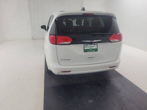 Used 2024 Chrysler Voyager LX FWD image 6