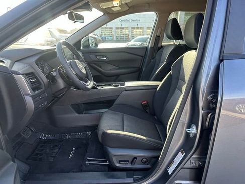 Used 2024 Nissan Rogue SV AWD/4WD image 2