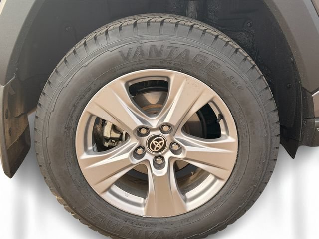 Used 2024 Toyota RAV4 XLE w/ Convenience Package AWD/4WD image 6