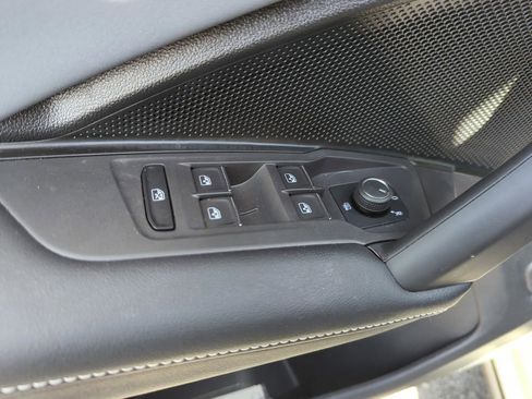 Certified 2025 Volkswagen Tiguan SE R-Line image 30