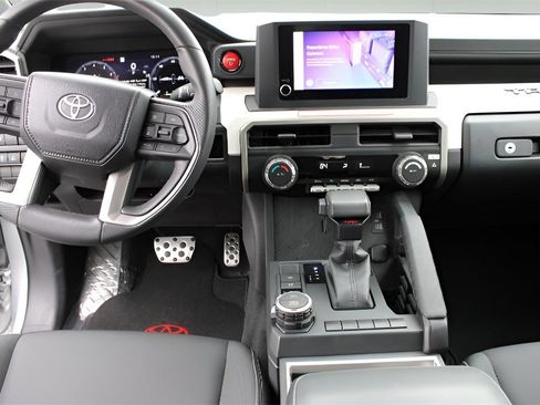 Used 2024 Toyota Tacoma TRD Sport image 9